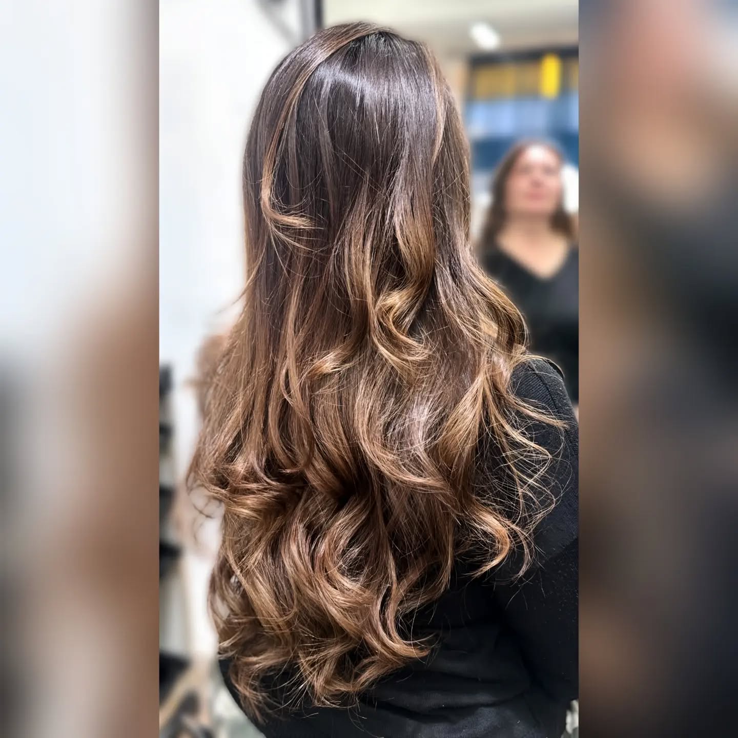Ondas y reflejos de una clienta del salón